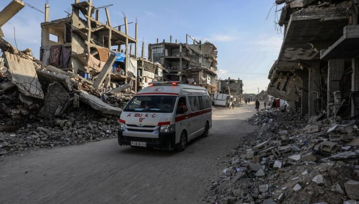 Soykırımcı İsrail ordusu ateşkesi ihlal ederek Gazze Şeridi’nin çeşitli bölgelerini bombalamayı sürdürüyor