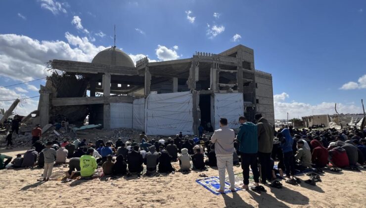 Soykırımcı İsrail’in, Gazze Şeridi’ne saldırılarında can kaybı 72 bin 234’e yükseldi