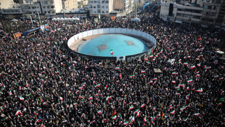 Tahran’da yeni lider Mücteba Hamaney için “biat mitingi” düzenlendi