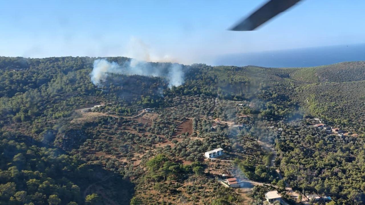 Antalya Kaş’ta çıkan orman yangınına müdahale ediliyor