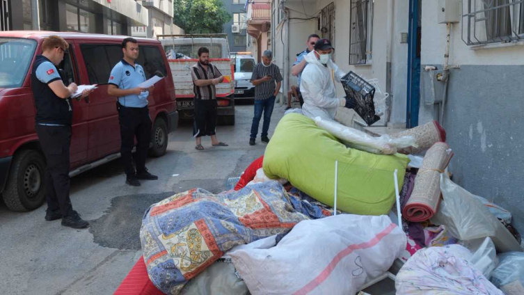 Bursa’da çöp evden 5 ton atık çıkarıldı
