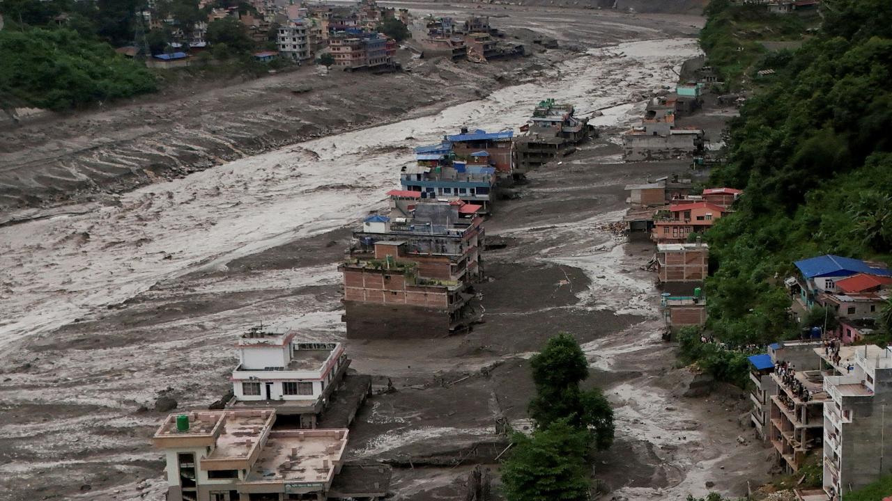 DSÖ: Nepal’deki sel nedeniyle 6 sağlık tesisi hasar gördü, 8 sağlık çalışanı kayboldu