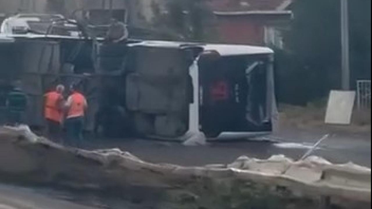İstanbul’da servis otobüsü devrildi: 15 yaralı