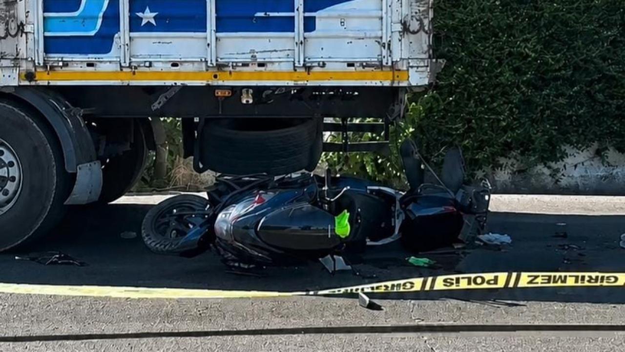 İzmir’de park halindeki tıra çarpan motosiklet sürücüsü öldü