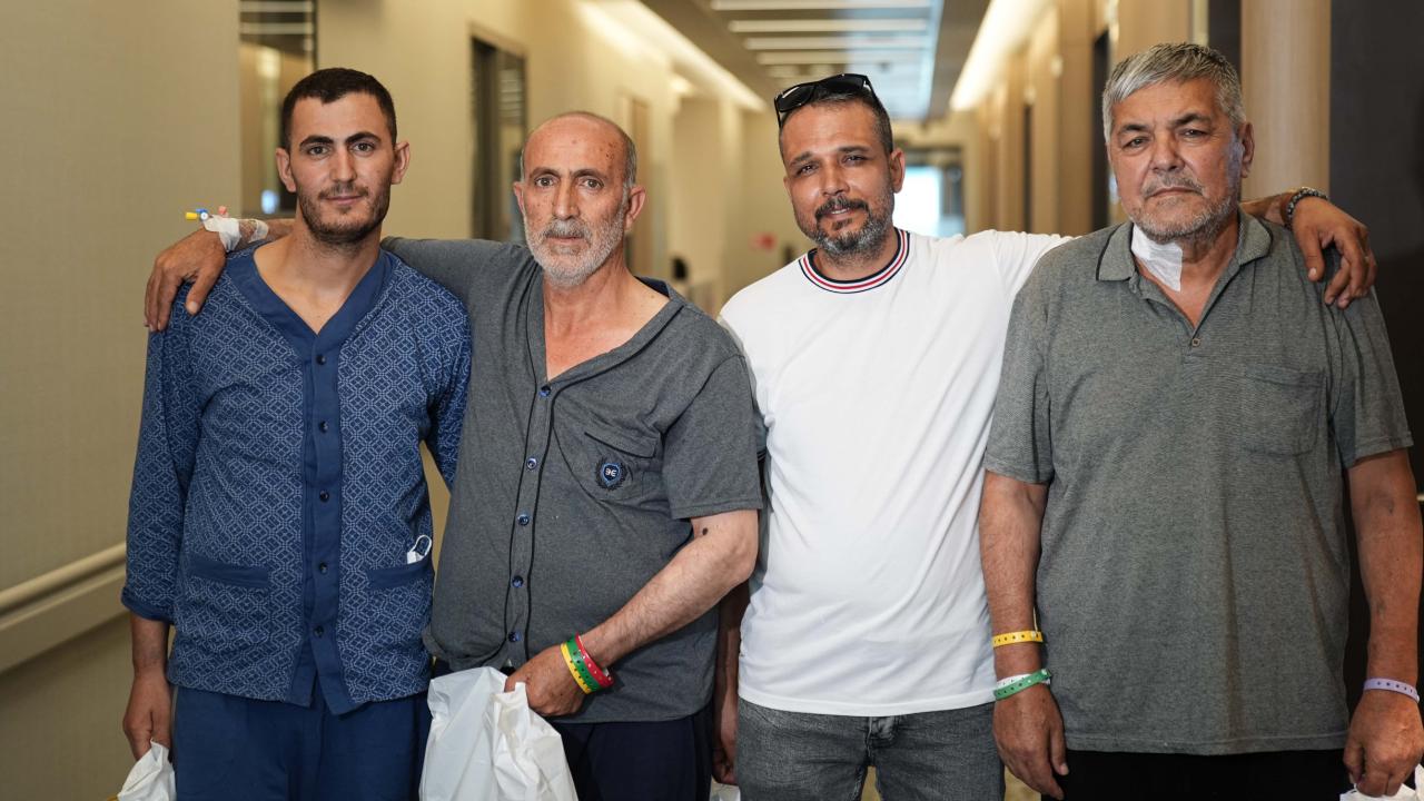 Nakille sağlığına kavuşan babalara en güzel hediye evlatlarından geldi