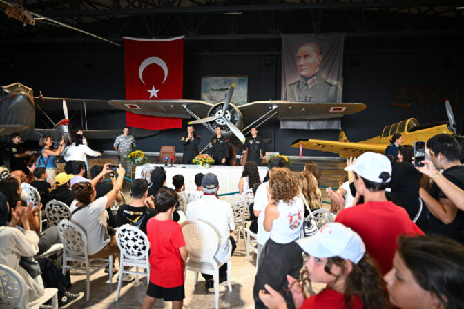 SOLOTÜRK pilotları İstanbul’da vatandaşlarla buluştu
