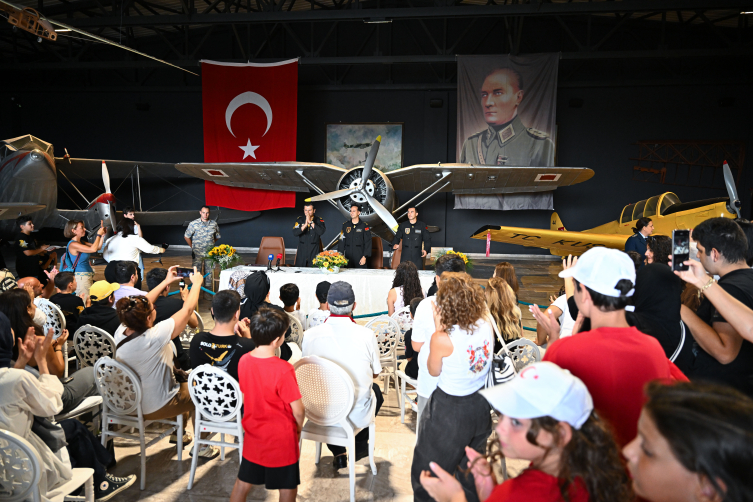 SOLOTÜRK pilotları İstanbul’da vatandaşlarla buluştu