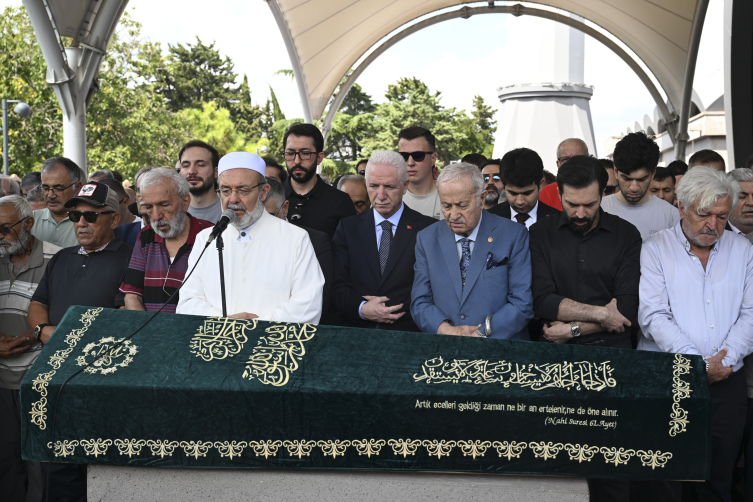 Yazar Ali Haydar Haksal son yolculuğuna uğurlandı