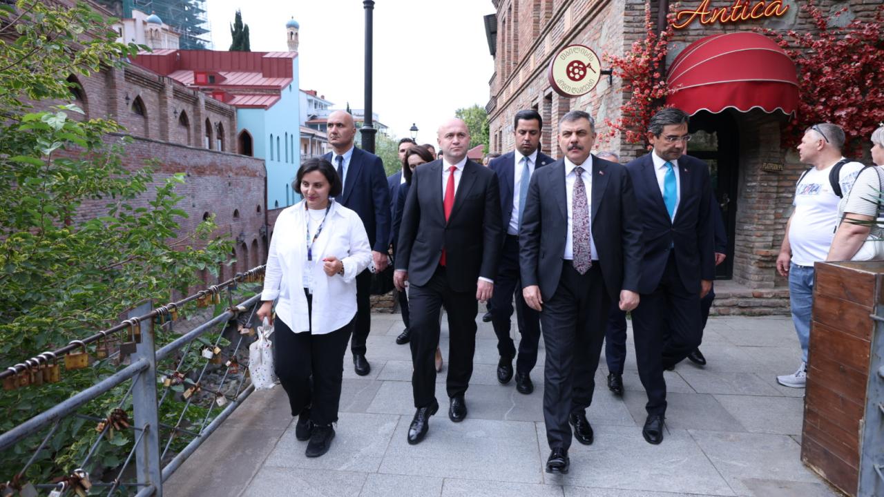 İçişleri Bakanı Çiftçi, Türkiye’nin Tiflis Büyükelçiliğini ziyaret etti