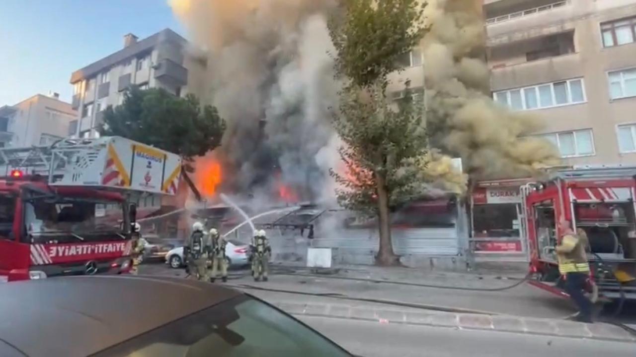 İstanbul’da market yangını