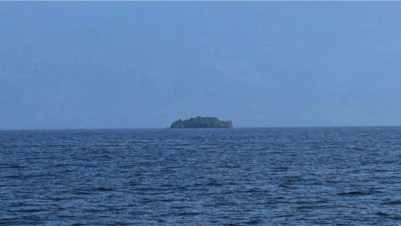 Kanadada üzerinde ağaçlar olan yüzen bir ada keşfedildi