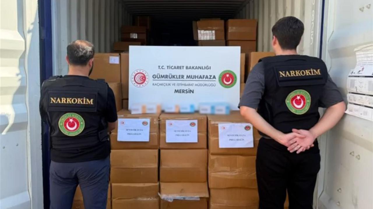 Mersin’de reçetesiz satılması yasak olan 1,7 ton ilaç ele geçirildi
