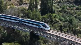 Milli elektrikli hızlı tren saatte 250 kilometreye ulaşarak rekorunu geliştirdi