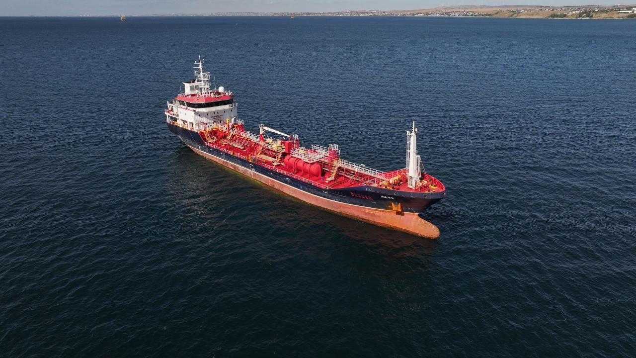 Silivri açıklarında batan geminin mürettebatı 9. gününde aranıyor
