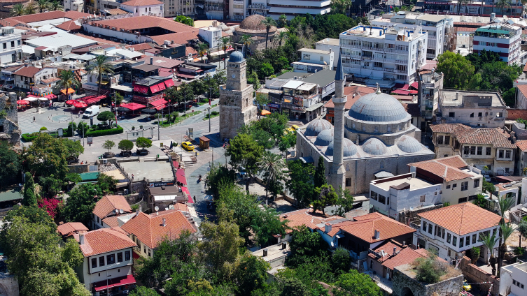 Antalya nüfusunun 5 katından fazla turist ağırladı