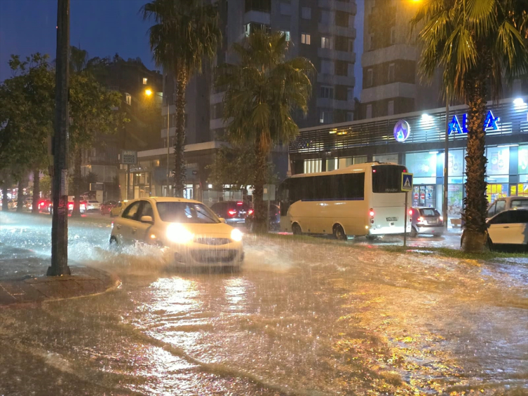 Antalya’da hasar tespiti yapılıyor