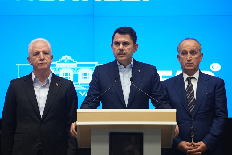 Bakan Kurum: Ayazağa’da 300 iş yeri, 200 araç hasar tespiti yapıldı
