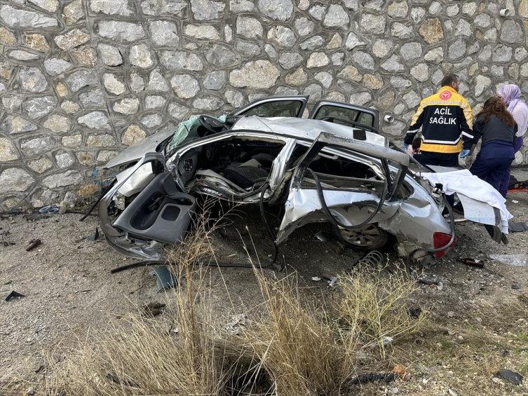 Çorum’da iki otomobil çarpıştı: 4 ölü, 2 yaralı