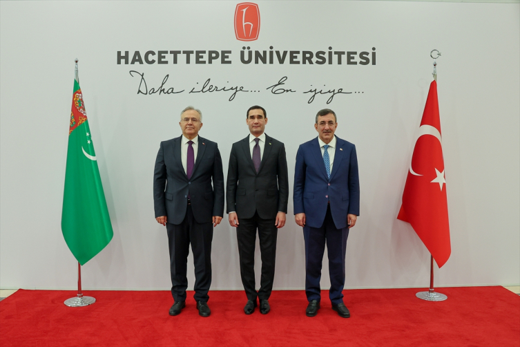 Hacettepe Üniversitesi’nden Türkmenistan lideri Berdimuhammedov’a fahri doktora