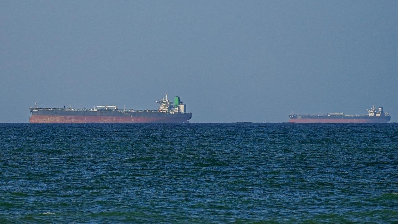 İngiltere Deniz Ticaret Operasyonları: Hürmüz Boğazı’nda bir gemide yangın çıktı