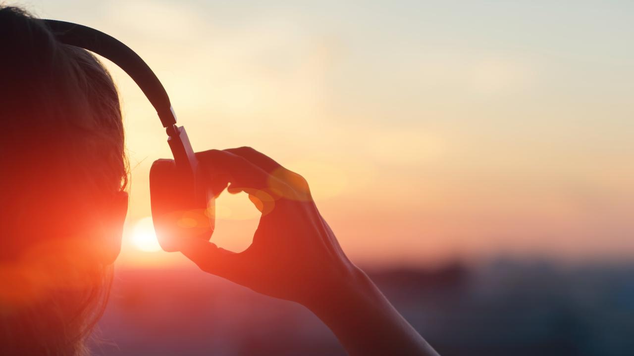 İngiltere’de otobüslerde yüksek sesli müzik dinleyenlere 100 sterlin ceza