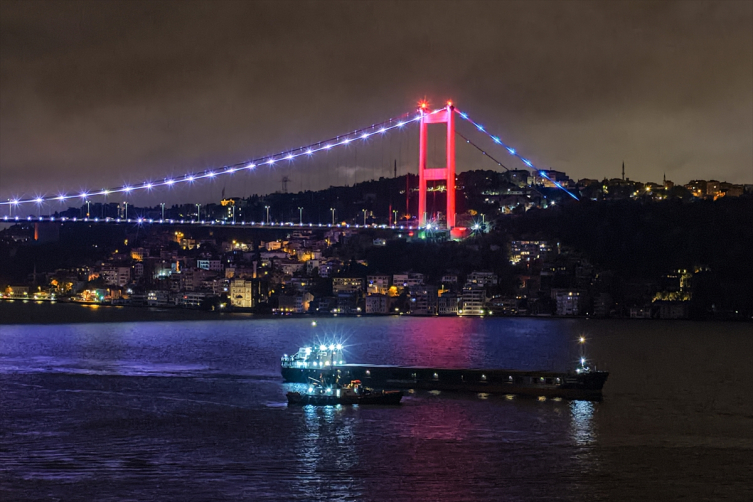 İstanbul Boğazı’nda gemi arızası: Trafik çift yönlü durduruldu