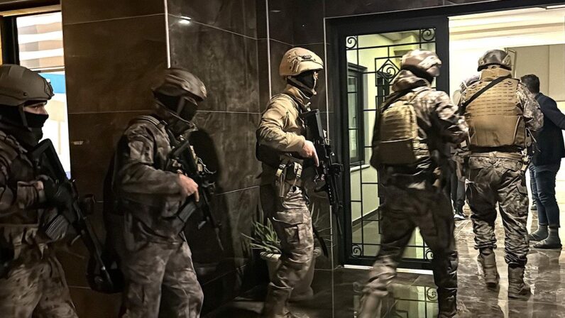 İstanbul’da FETÖ’nün hücre evlerine operasyon