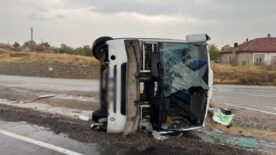 Kırıkkale’de işçileri taşıyan midibüs devrildi: 15 yaralı
