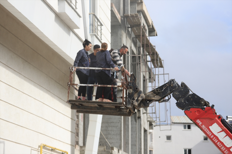 Mersin’de halı ve mobilya mağazasında yangın: 80 kişi tahliye edildi