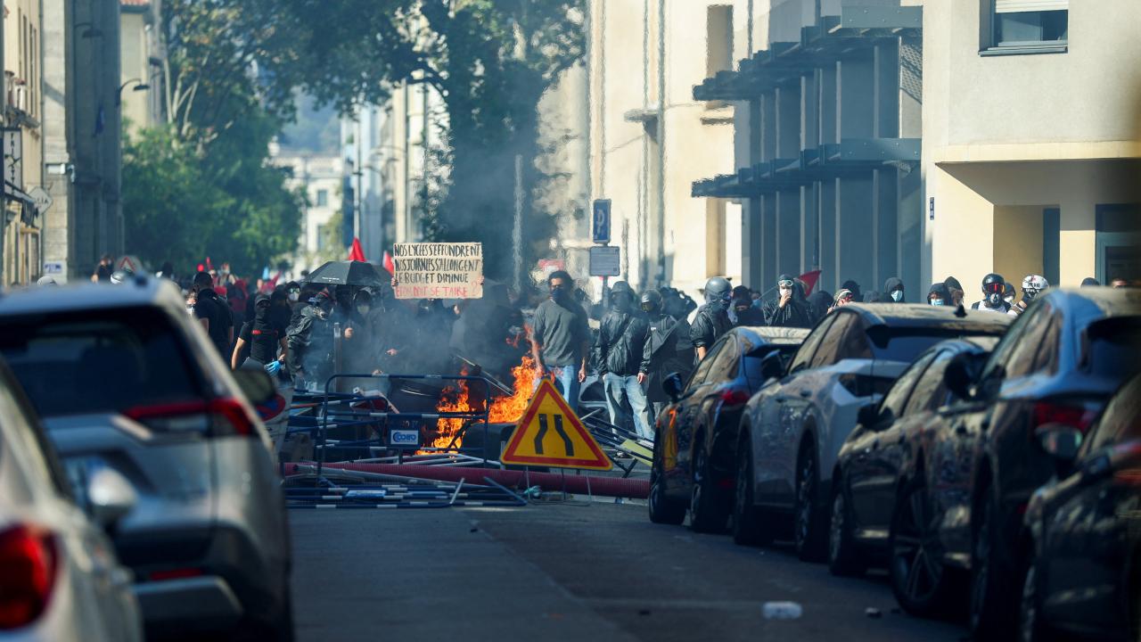 Paris’te yarın planlanan öğrenci eylemi yasaklandı