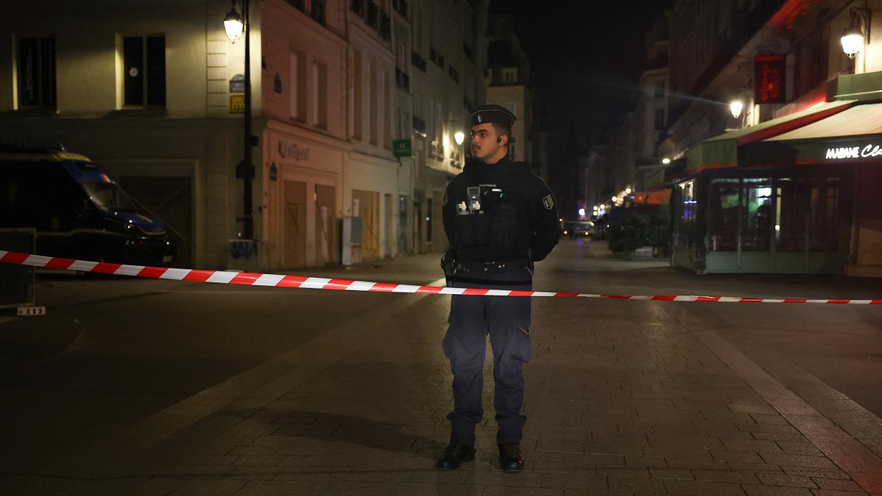Paris’te yarından başlayarak 2 Kasım’a kadar kısmi sokağa çıkma yasağı uygulanacak