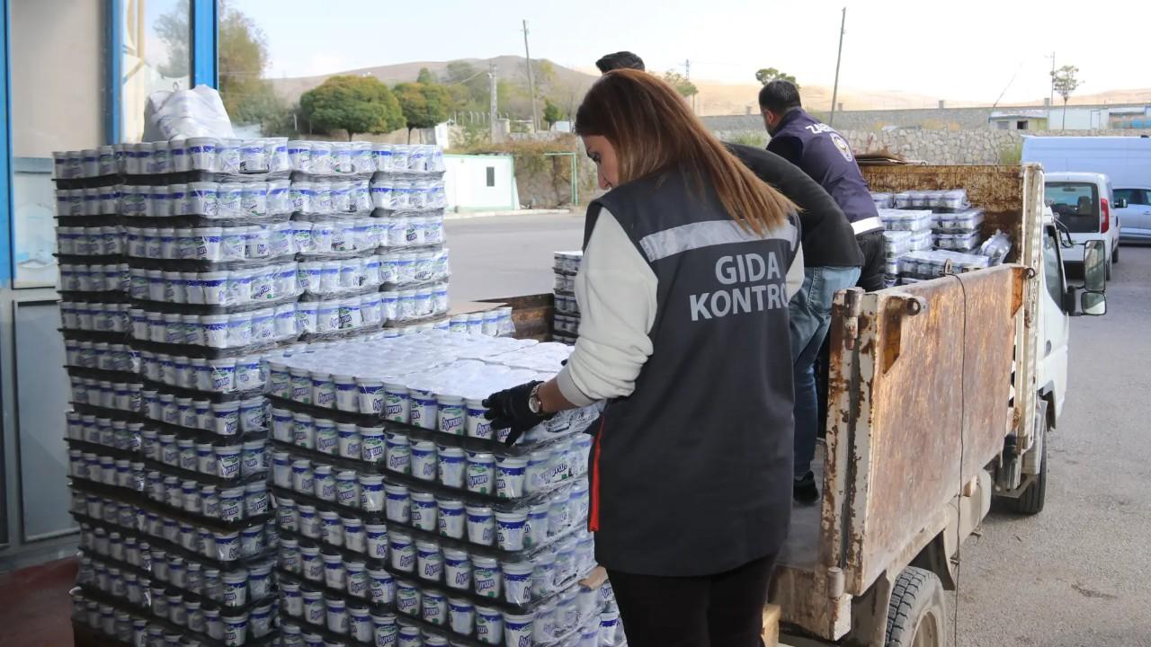Van’da son kullanma tarihi geçen 860 koli ayran imha edildi